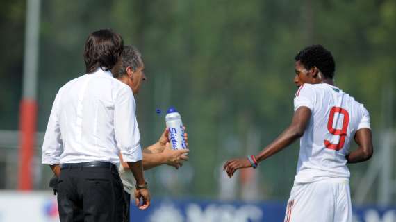 Allievi: rigore per il Milan, i tifosi invitano Inzaghi a calciare