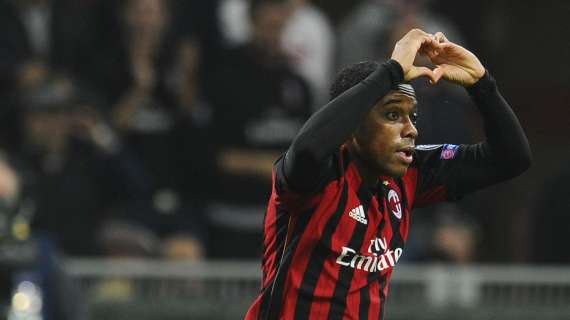 Robinho è un nuovo giocaotre del Santos, consegna della maglia a Vila Belmiro