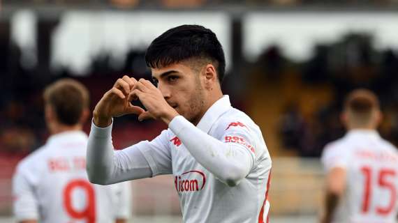 Serie A, i risultati del pomeriggio: la Fiorentina schianta il Lecce 6-0, 2-0 della Dea a Venezia