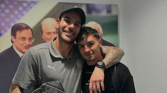 Theo riabbraccia Brahim: "Gli amici che ti dà il calcio". La foto