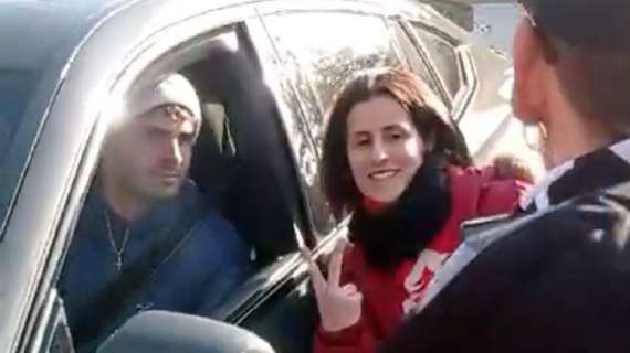 VIDEO MN – Milanello, Pulisic si ferma all’uscita con i tifosi per foto e autografi