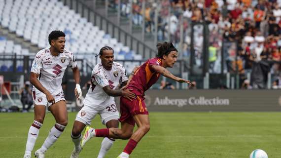 Roma, lesione alla coscia per Dybala: salterà il derby