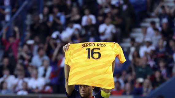 Sergio Rico è uscito dal coma: ha riconosciuto i familiari intorno a lui