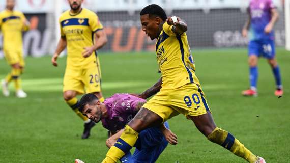 Verona, Folorunsho si scusa per il pallone regalato a Giroud: “Sono dispiaciuto del mio errore”