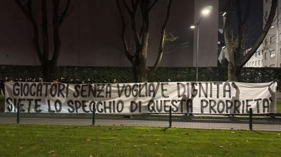 FOTO MN - Continua la contestazione: striscioni contro società e giocatori