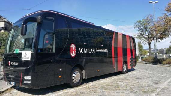 MN - Il pullman del Milan è arrivato a Malpensa