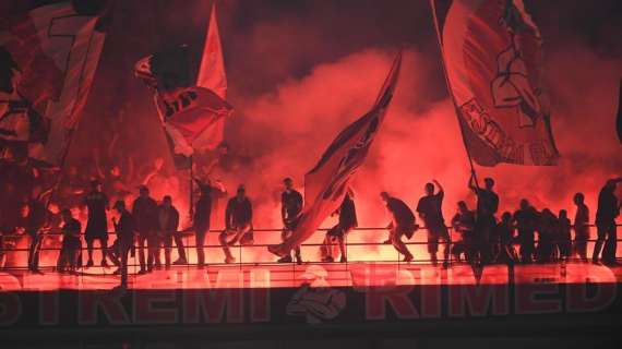 Torciata nel derby, l'incomprensibile decisione della Questura: via tamburi, megafoni e impianto voce dalla Sud