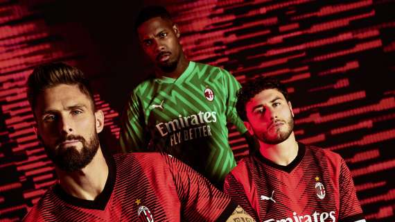 FOTOGALLERY - Le foto della nuova prima maglia del Milan