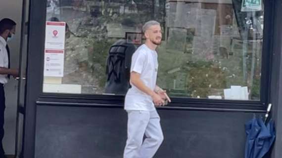 FOTO MN - Milan, nuovo look per Saelemaekers: ecco come si è presentato a Milanello