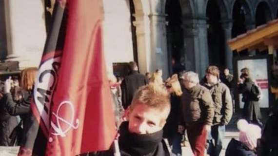 Milan, Castillejo rossonero fin da piccolo: la foto di un giovane Samu con la bandiera del club