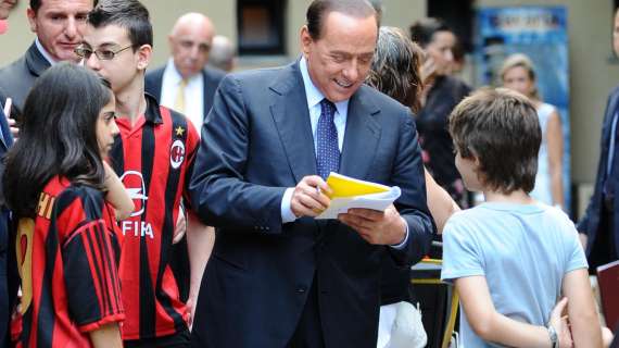 Berlusconi composto in tribuna