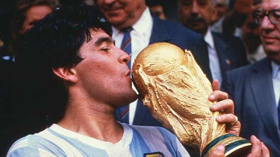 Maldini a Maradona: "Auguri Diego, manchi al calcio". E lancia #giornatadelcalcio