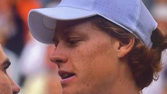 Il milanista Sinner batte il milanista Djokovic alle ATP Finals di Torino in una partita magnifica. Complimenti Jannik, complimenti Nole!