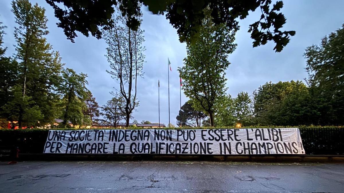 MN - Continua la contestazione del tifo rossonero contro Furlani e società