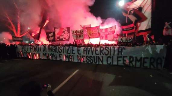 MN - La Curva Sud carica i rossoneri: "Più forti di ingiustizie e avversità. Siamo il Milan e mai nessuno ci fermerà"