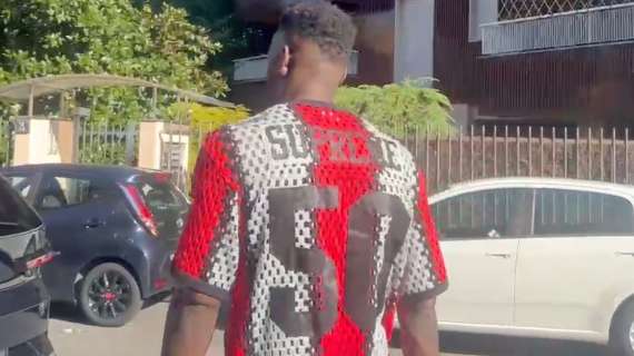 Boniface, le visite mediche e la maglia col "5-0": i tifosi sui social se la ridono