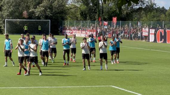 VIDEO MN - Il saluto della squadra ai tifosi presenti a Milanello