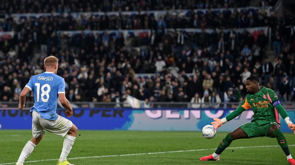  Isaksen è diventato il secondo giocatore danese della Lazio a segnare contro il Milan in Serie A dopo Hansen nel 1955