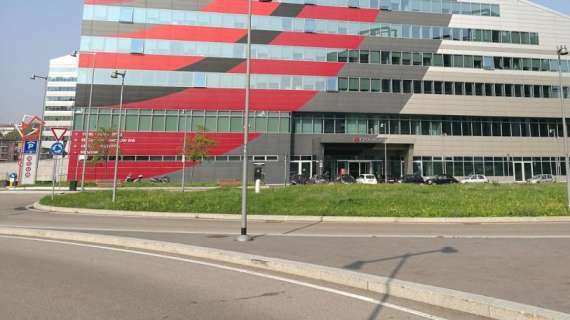 MN -  Arrivato in sede Jungdal: il portiere pronto a firmare col Milan