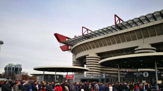 FOTO MN - Grande affluenza a San Siro, code ai cancelli