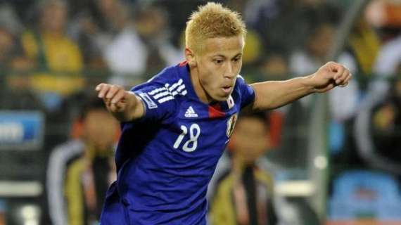Honda, alla partenza in Giappone fans con la maglia numero 10