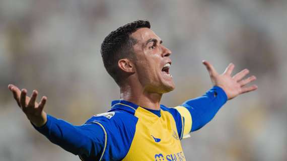Ronaldo squalificato in Saudi League per il gesto offensivo ai tifosi dopo i cori per Messi