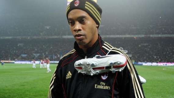 Ronaldinho rimarrà al Flamengo anche nel 2012