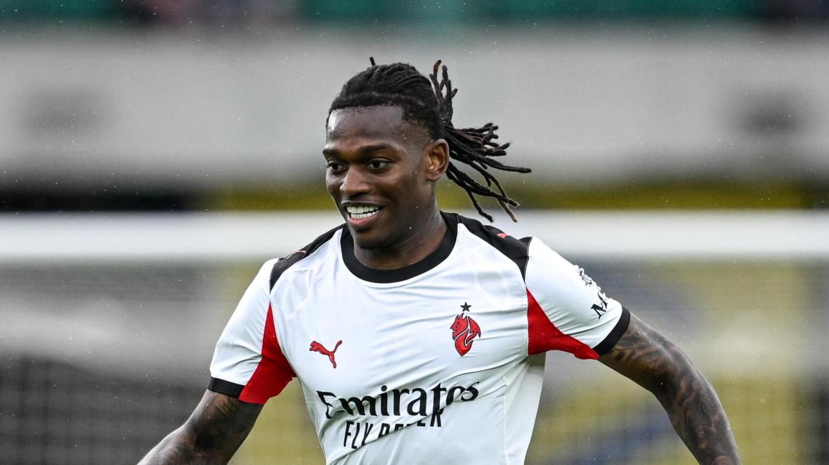 MN - "Leao, tu sei un figlio di putt**a", il coro dei tifosi dell'Hellas verso il 10 del Milan