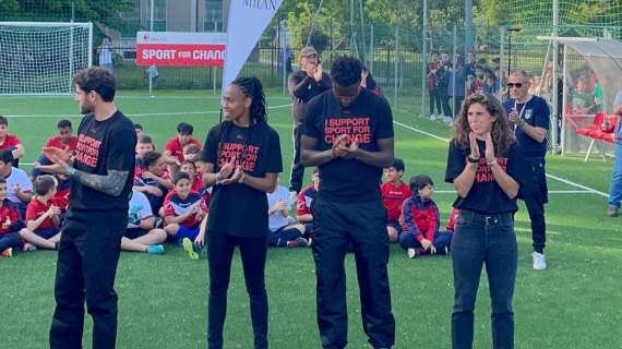 VIDEO MN - Il MIlan inaugura un nuovo centro sportivo a Gratosoglio, l'affetto dei bambini per i rossoneri