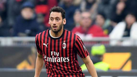 Milan, contro la Fiorentina il primo gol di Calhanoglu su punizione