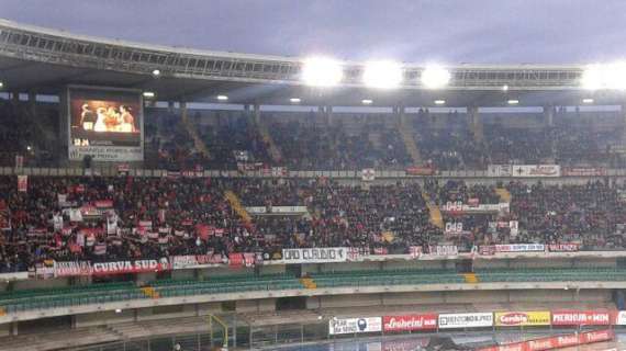 FOTO MN - La Curva Sud saluta Claudio Lippi