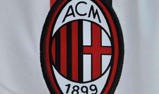 Funerali Simoncelli, delegazione e gonfalone rossonero presenti