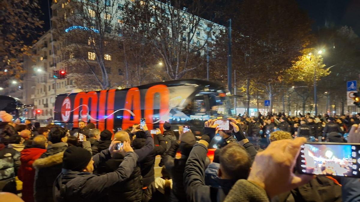 VIDEO MN – L’arrivo del pullman rossonero allo stadio Grande Olimpico Torino