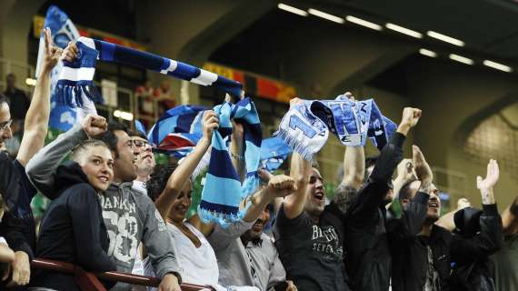 Napoli-Livorno, striscione al San Paolo: "Napoli colera, ora chiudeteci la curva"