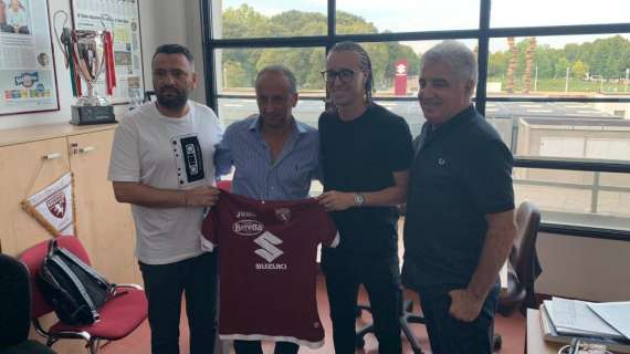 FOTO - Laxalt è un giocatore del Torino: ecco lo scatto in granata