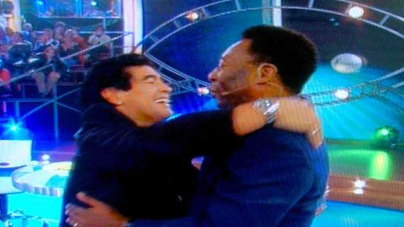 Maradona, senti Pelé: "Dio ti ha dato il genio, il mondo l'amore"