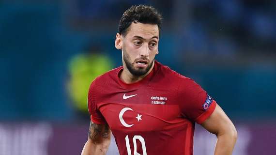 Gazzetta - La pagella di Calhanoglu: non copre e non imposta, voto 4.5