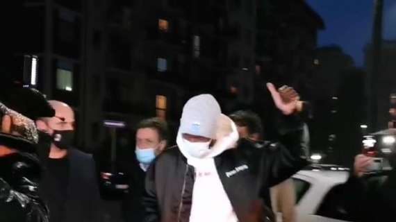 VIDEO MN - Tomori uscito dal Centro Ambrosiano: ora il difensore a Casa Milan per la firma sul contratto