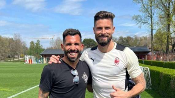 Milan, Tevez in visita a Milanello: ecco la foto con Giroud