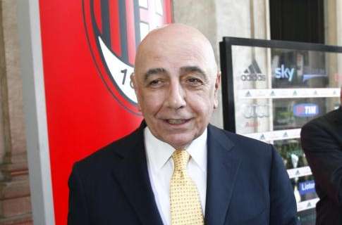 Il Milan lavora ai fianchi, la trattativa Honda prosegue ad oltranza 