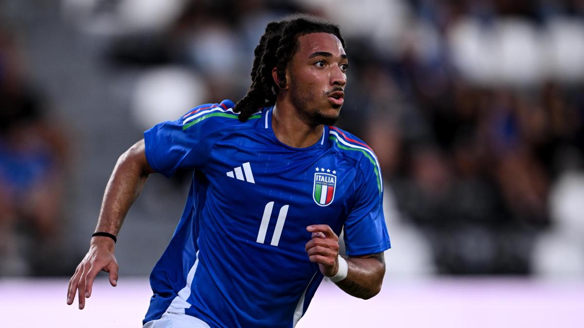 Koleosho racconta: "Ho scoperto il Milan grazie a Ronaldo, Ronaldinho e Kakà e ne sono diventato tifoso"