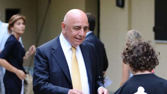 Galliani: "Ronaldinho resterà ancora con noi"