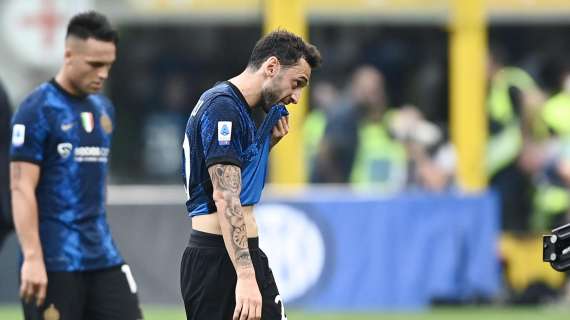Inter, Calhanoglu ne combina un'altra: dopo l'intervista, il tuffo dallo yacht