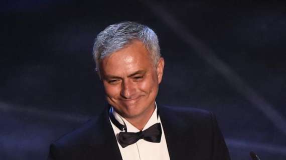 Mourinho: "Favorevole alla ripresa. Mi piace pensare che il calcio non sia mai a porte chiuse"