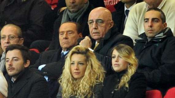 Berlusconi lascia San Siro tra l'entusiasmo dei tifosi