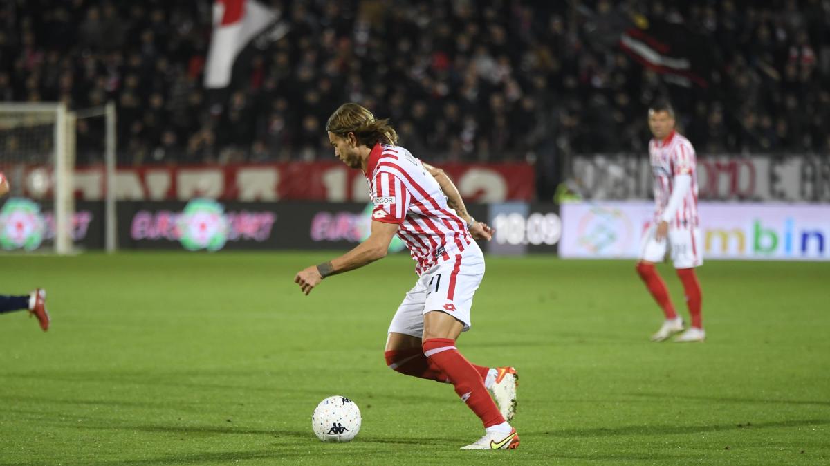 Longo scherza: "Il tweet di Gerry Scotti mi perseguita, tutti i miei amici non perdono occasione per rinfacciarmelo"