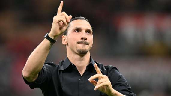 Ibrahimovic riceve la maglia rosa del Giro d’Italia: “Ho fatto tanti allenamenti in bici, ma mai una gara”