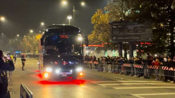 VIDEO MN - Arrivato a San Siro il pullman del Milan, alle 21 la gara col Sassuolo