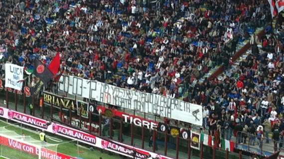FOTO - I tifosi del Milan sottolineano il trattamento ricevuto a Torino