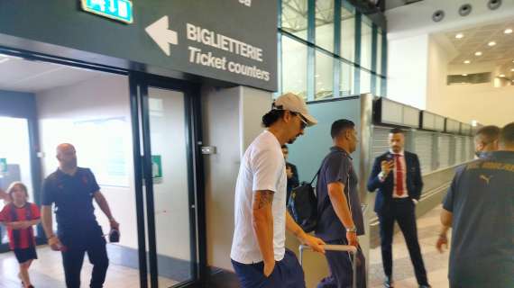 VIDEO MN - Ibrahimovic a Malpensa: partirà con la squadra per gli Stati Uniti